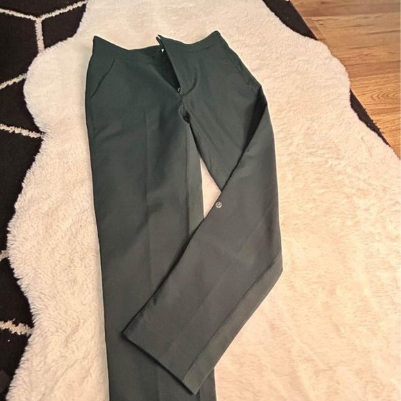 Lululemon woman’s pants. Teal in colour. New condition. Size 6. Pockets. Stretch - Picture 9 of 11